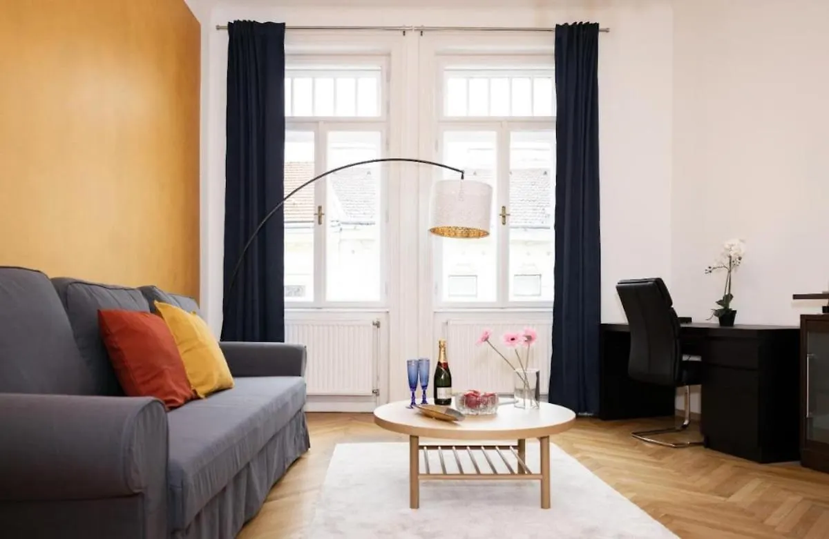 Bright & Calm Apartment With Free Parking location